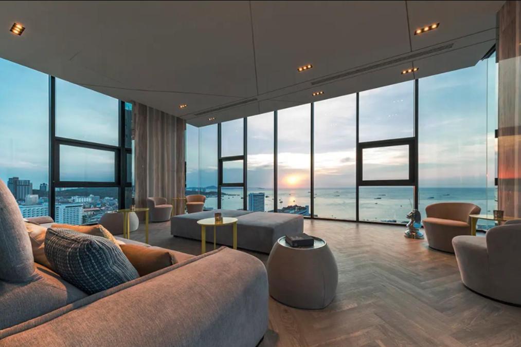 One-Bedroom Apartment Balcony,1259849116:JPEG