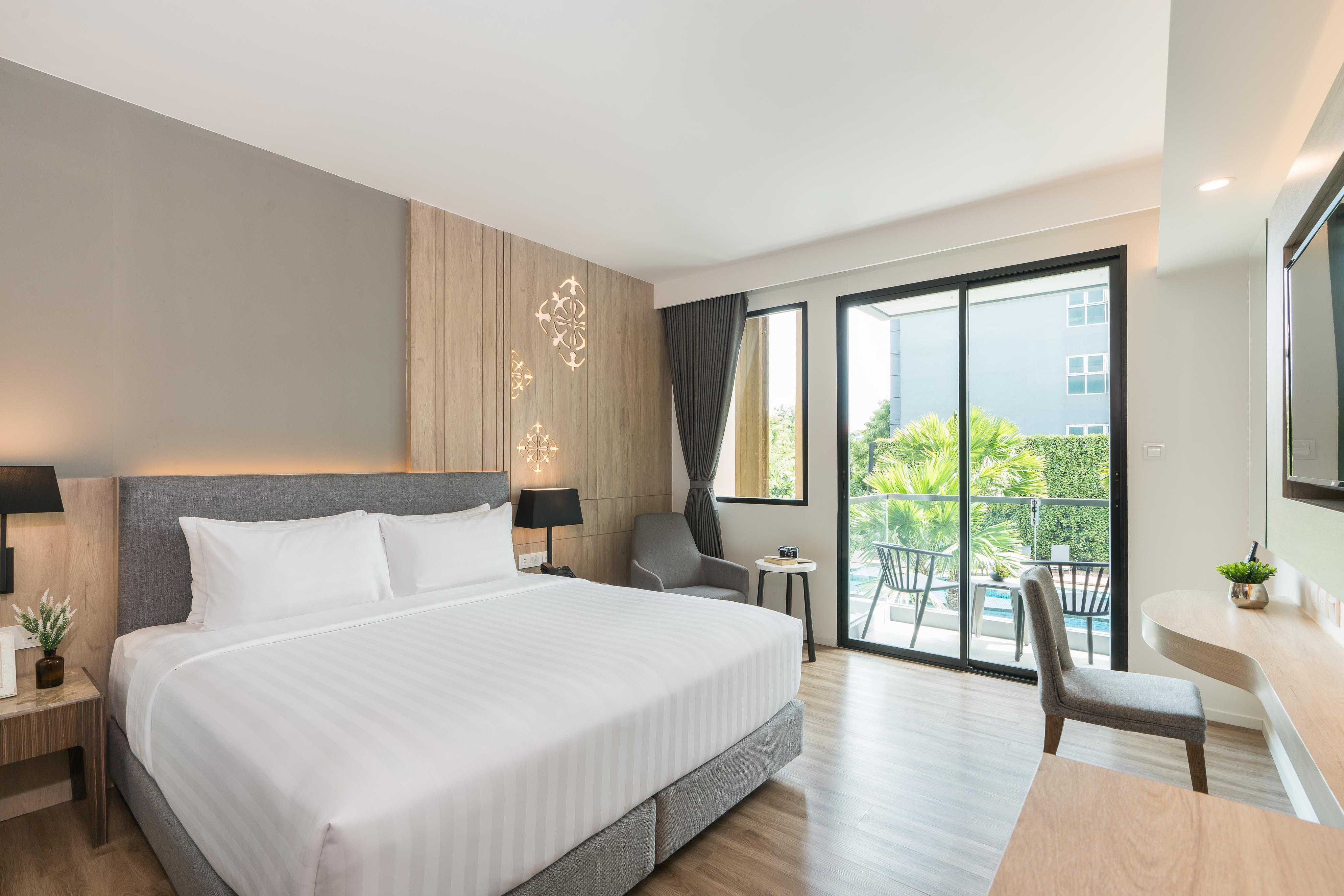 Deluxe Double Room Pool View
