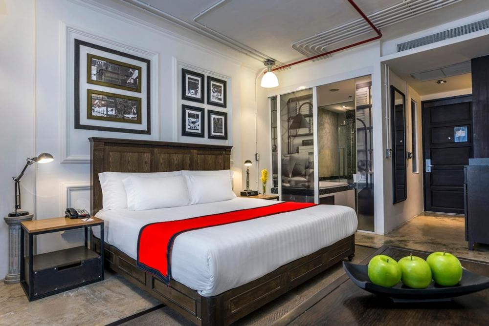 Deluxe Ocean View King Bed
