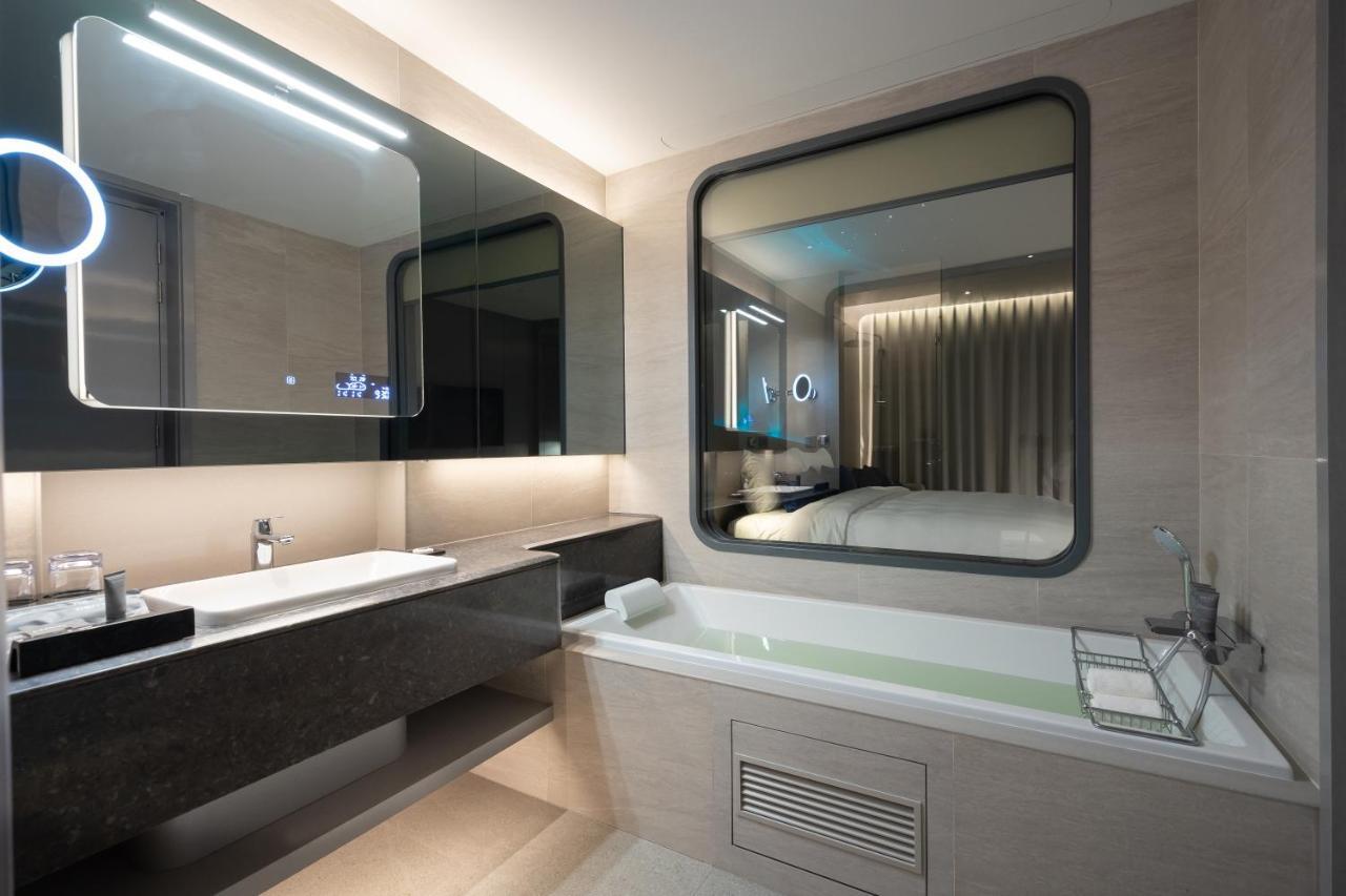 Space Deluxe Twin Room