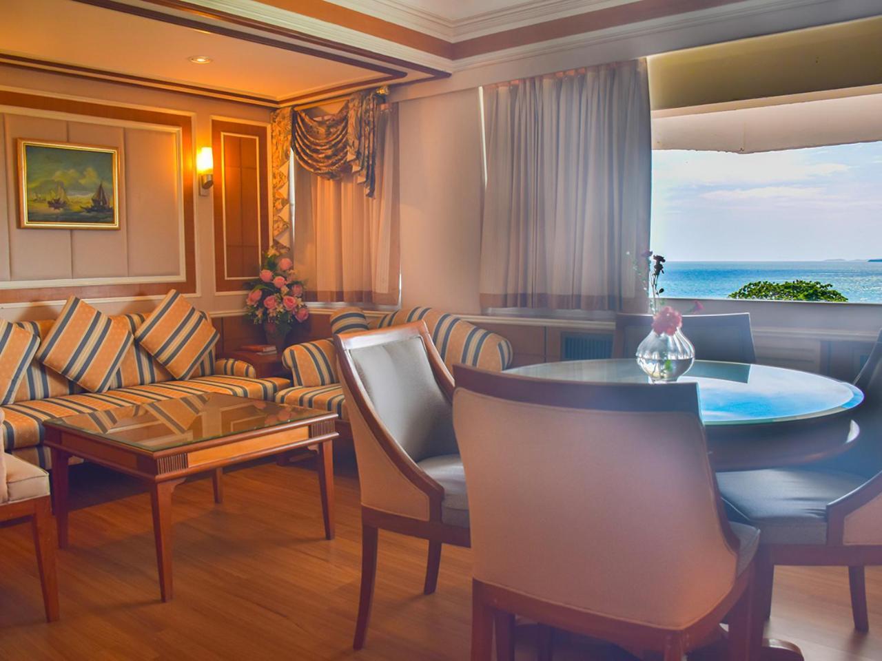 President Suite 1 bedroom Sea View