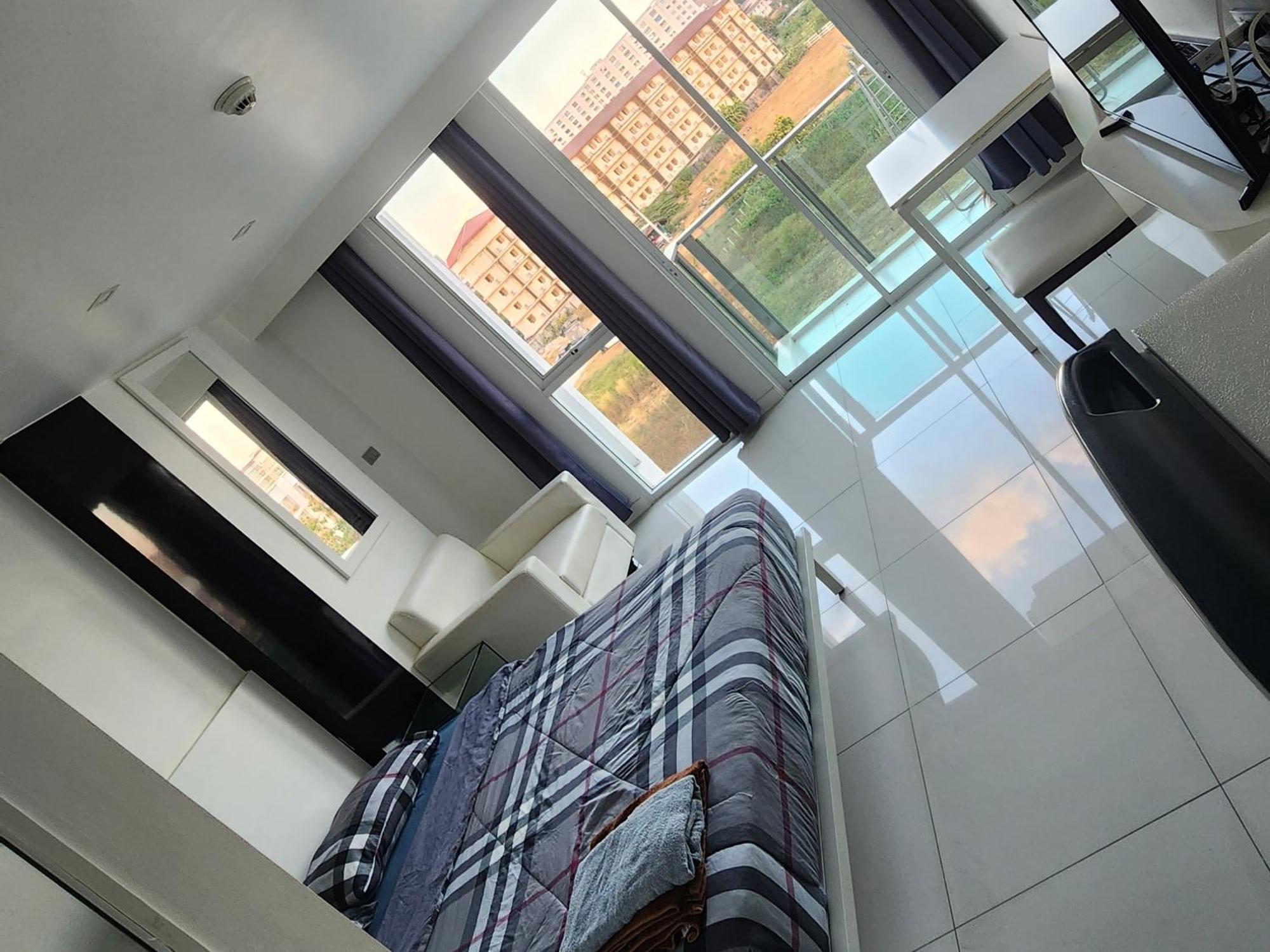 Deluxe Studio