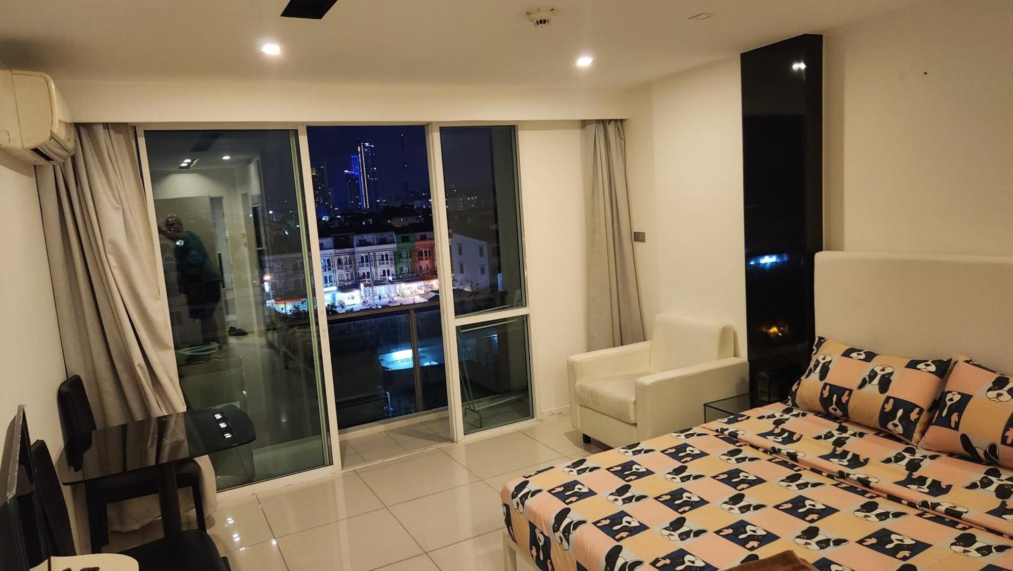Deluxe Studio