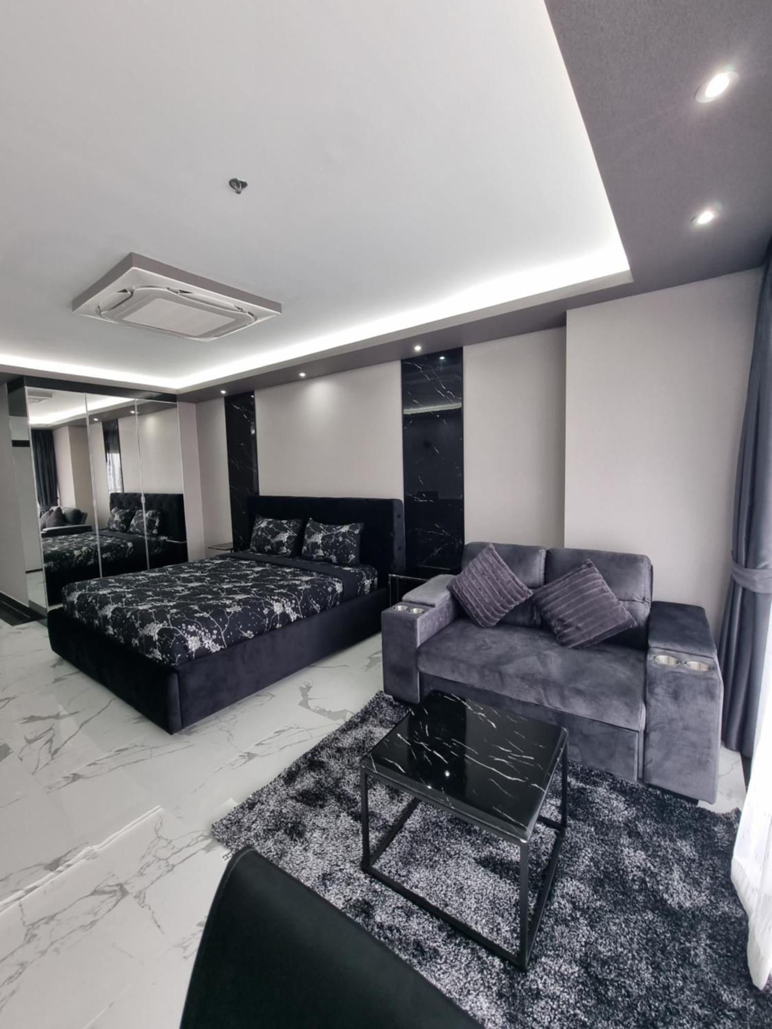 Deluxe Studio