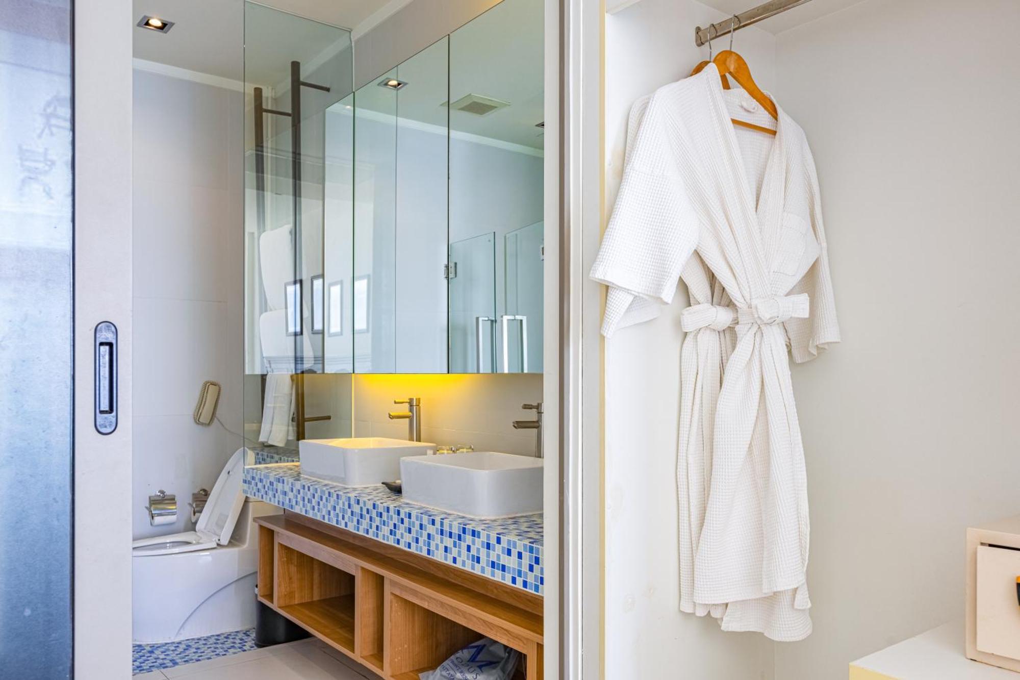 Club Suite King Bed