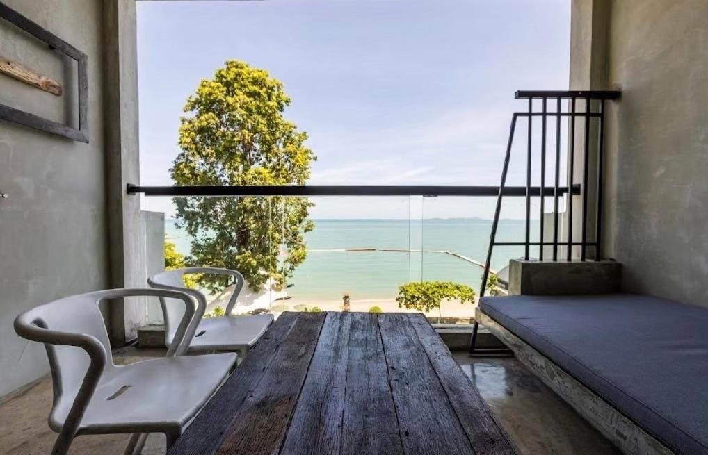 Deluxe Ocean View King Bed