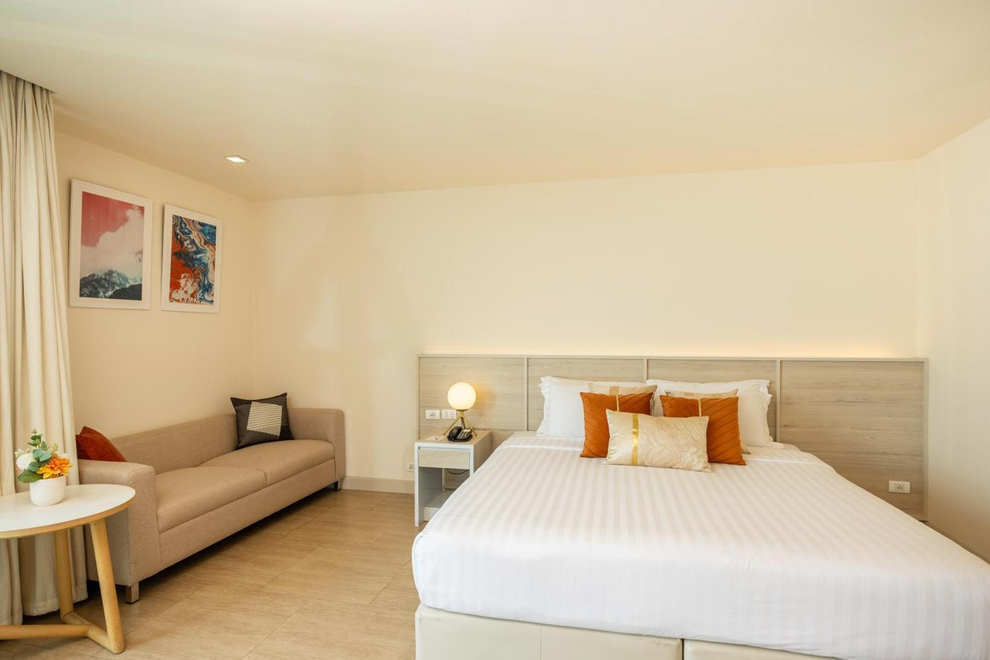 Deluxe Double or Twin Room City View