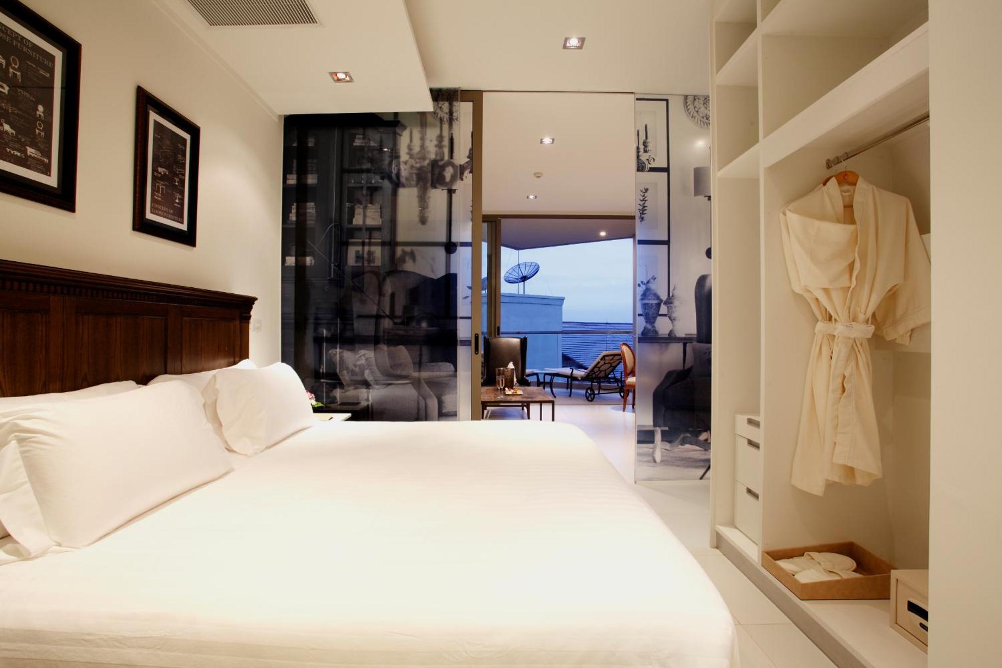 Club Suite King Bed