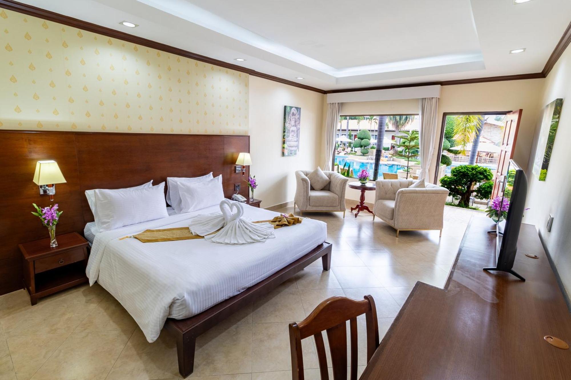 Deluxe Pool Access Room King Bed