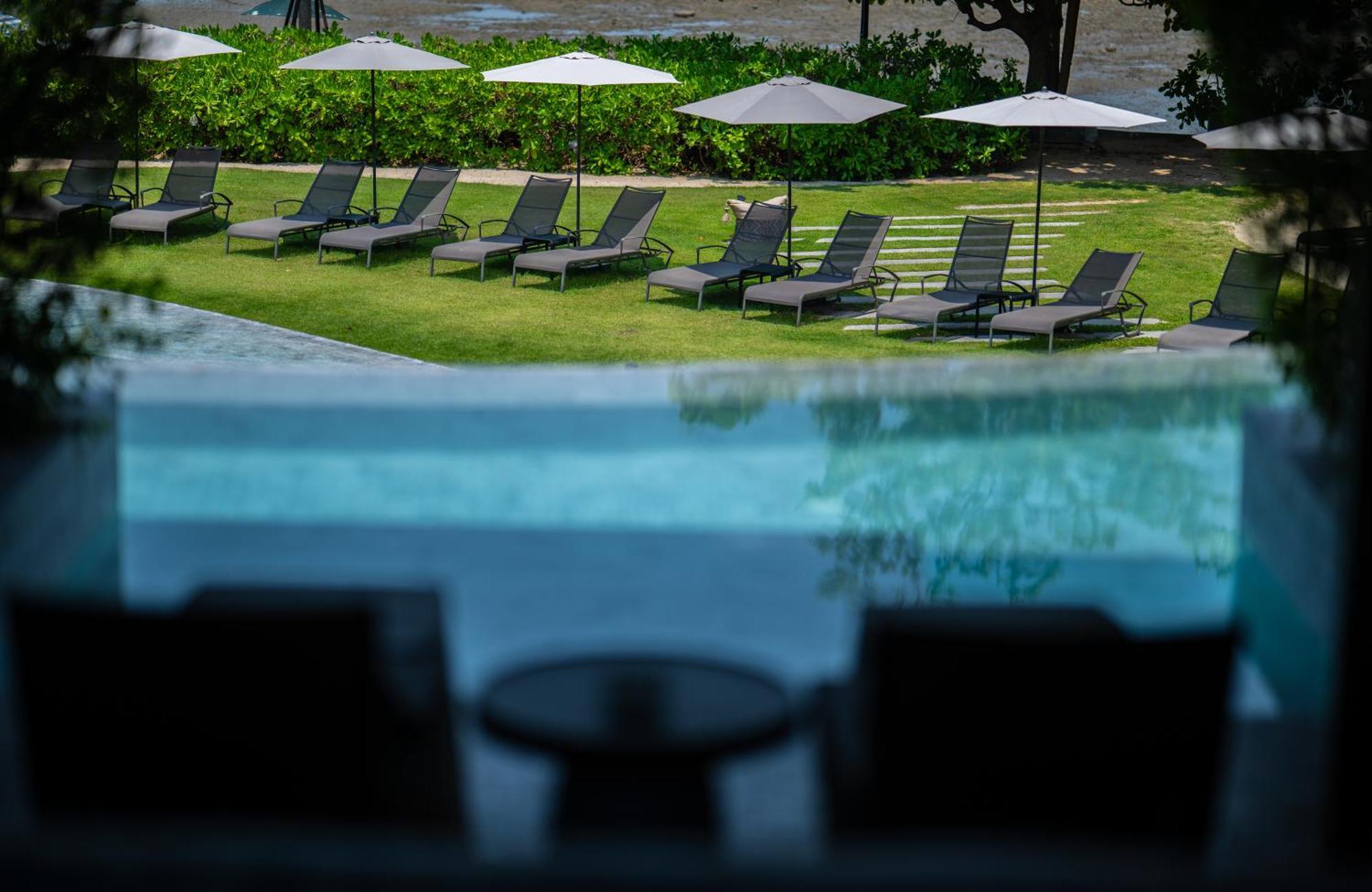 Deluxe Pool Access Sea View