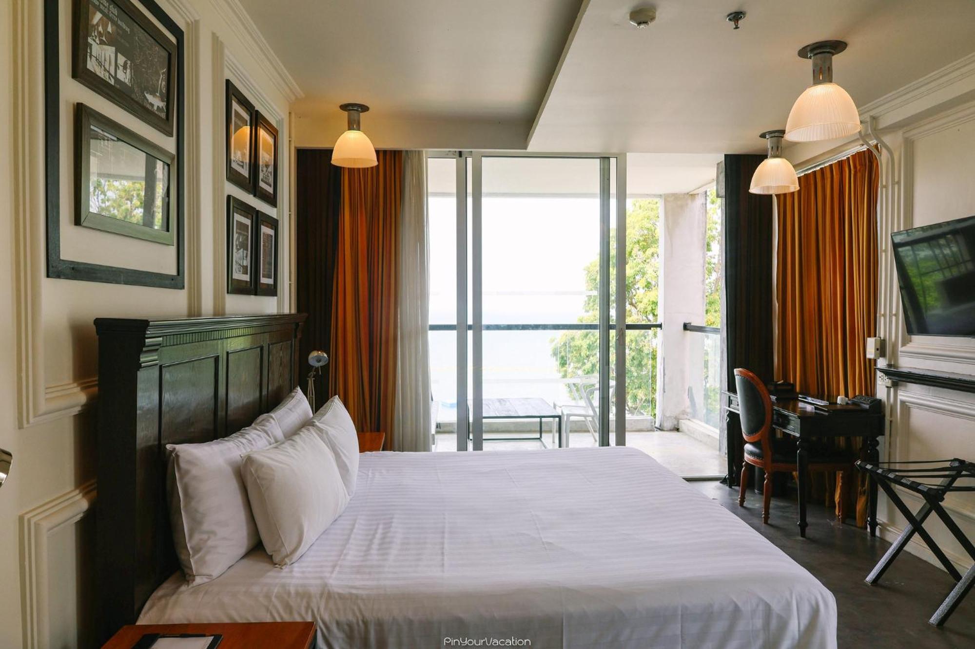 Deluxe Ocean View King Bed