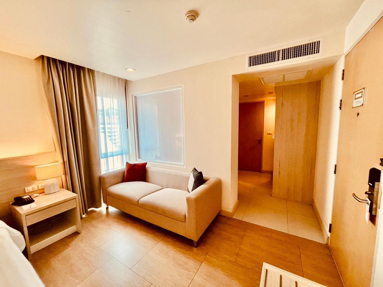 Deluxe Double or Twin Room City View