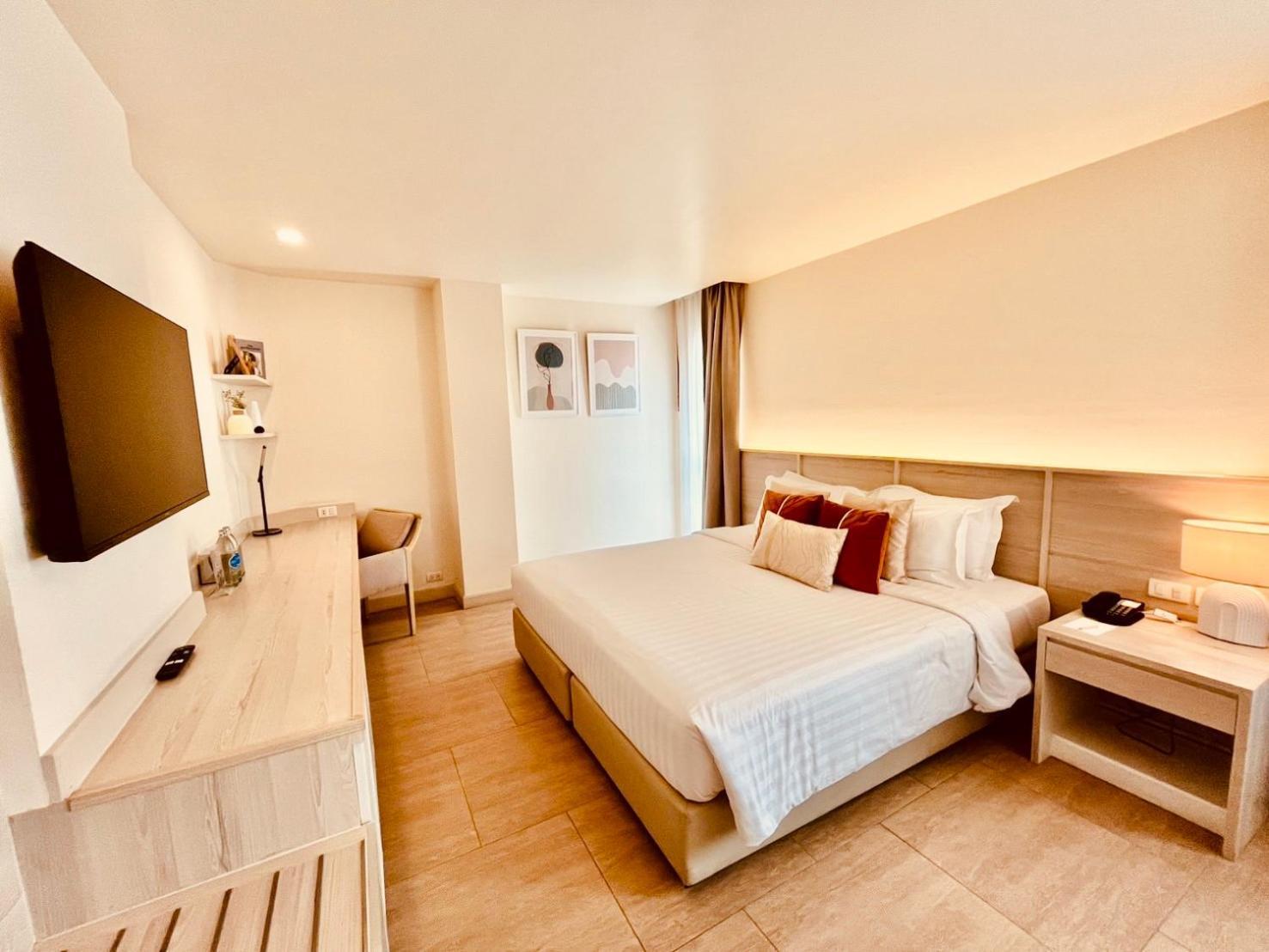 Deluxe Double or Twin Room City View