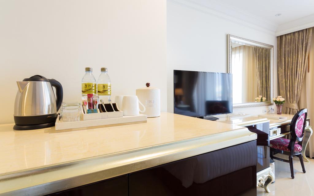 Deluxe King Room