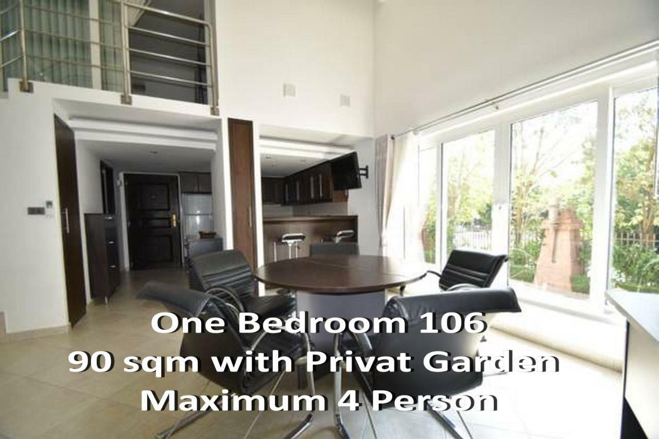 Deluxe One-Bedroom Apartment Private Garden 106