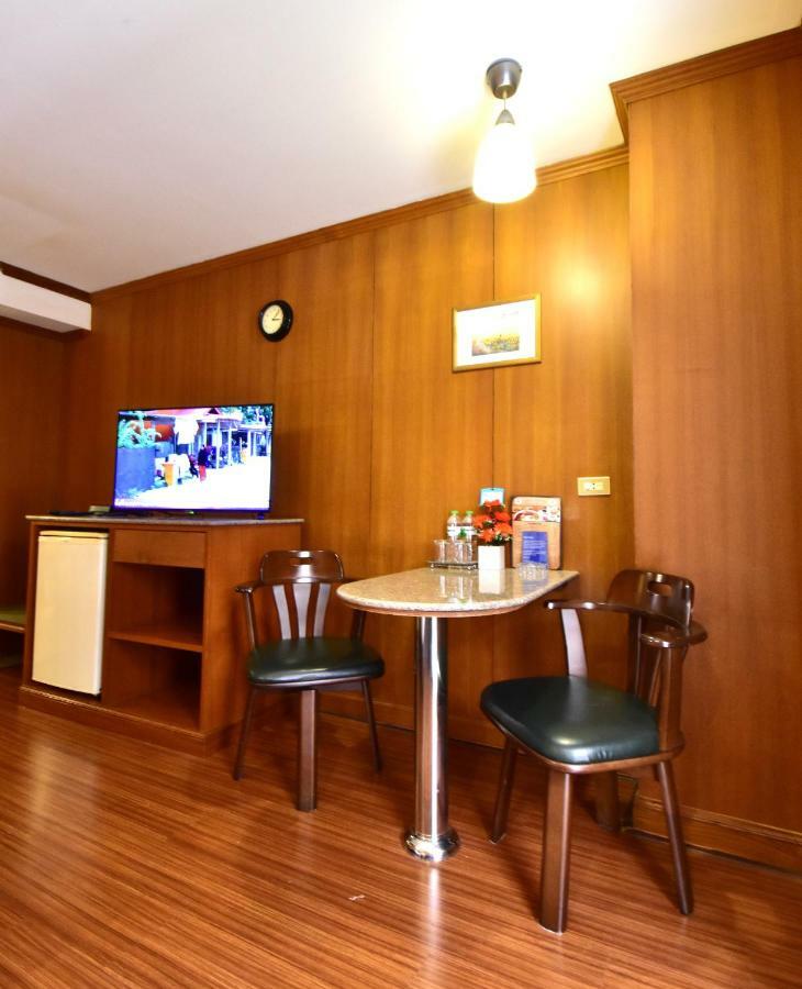 Standard Queen Room
