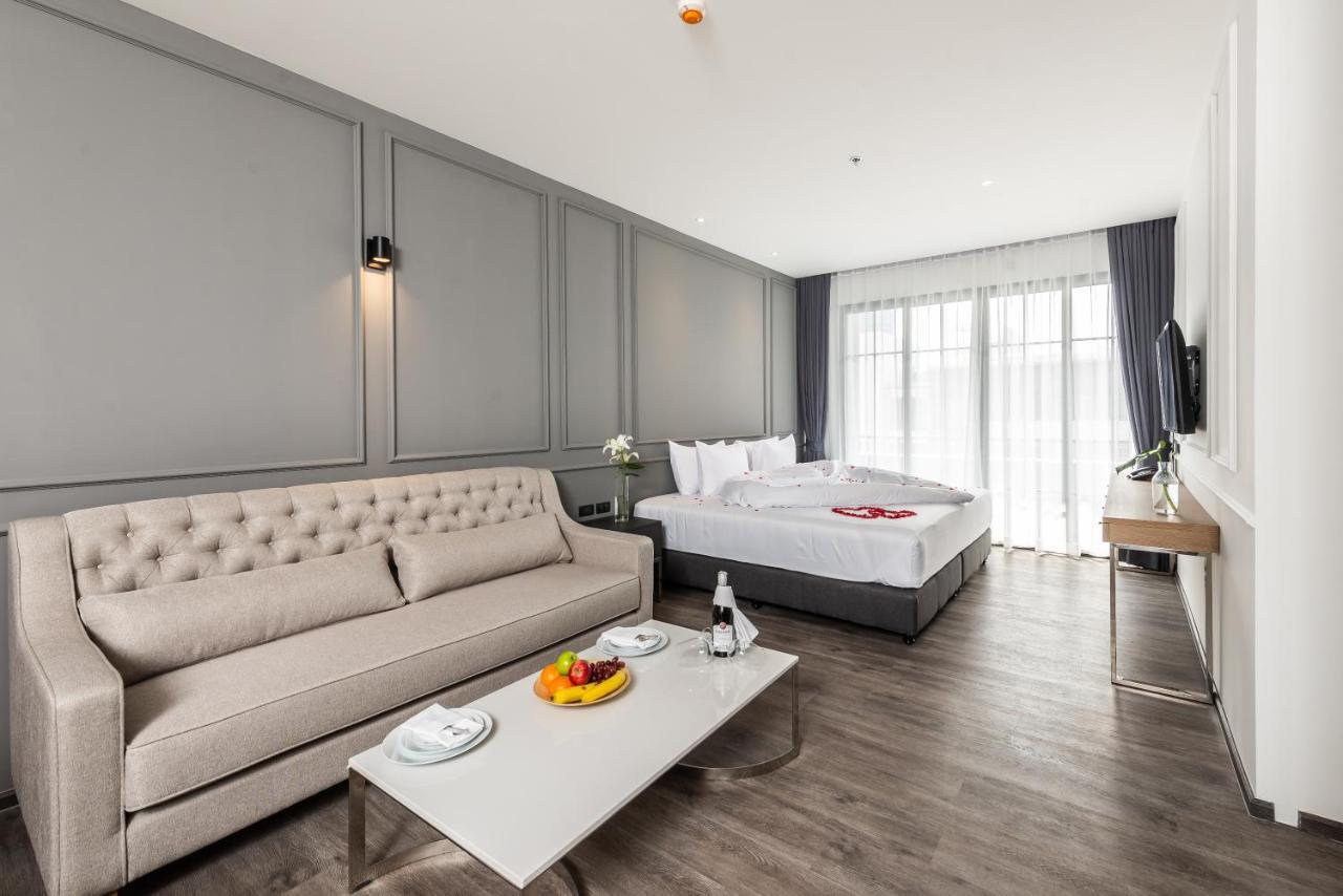 Honeymoon Suite