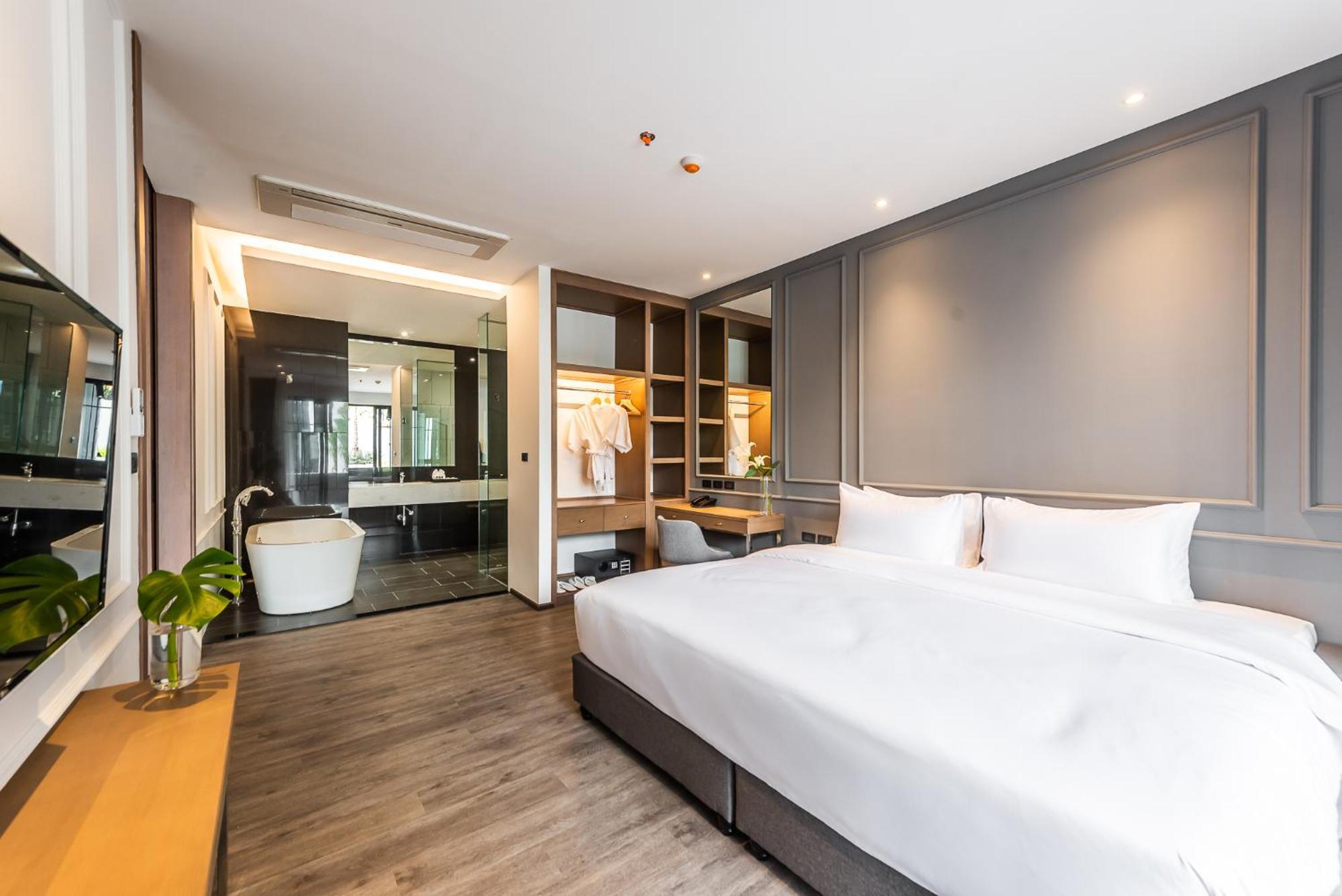 One-Bedroom Suite Pool View