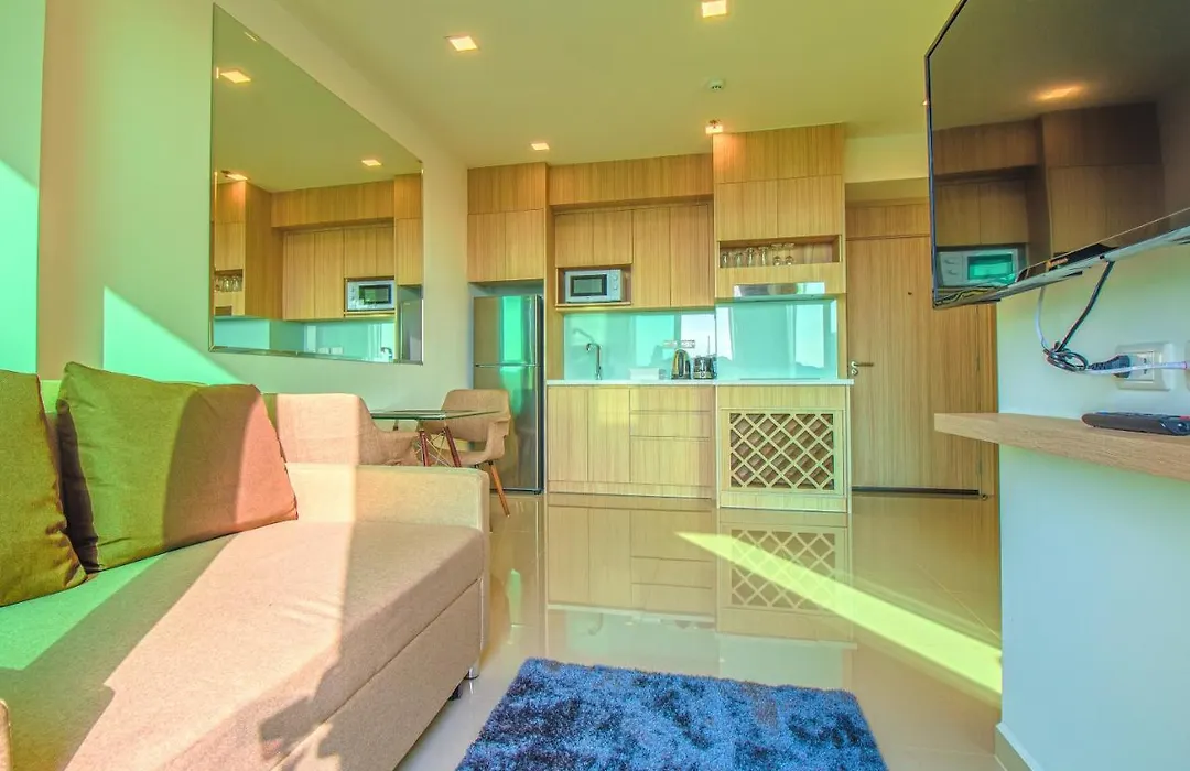 Suite Apartment In City Garden Tower Pool, Sauna & Gym 1 Km From Walking Street-1