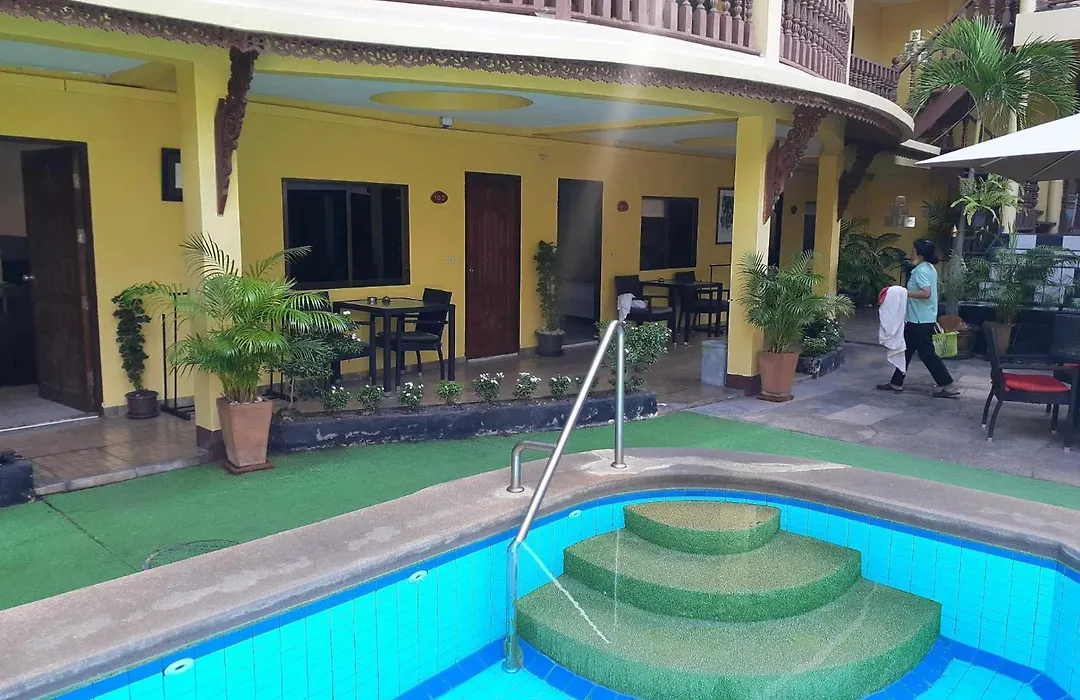 Phratamnak Inn - 100 Meter From Beach-1