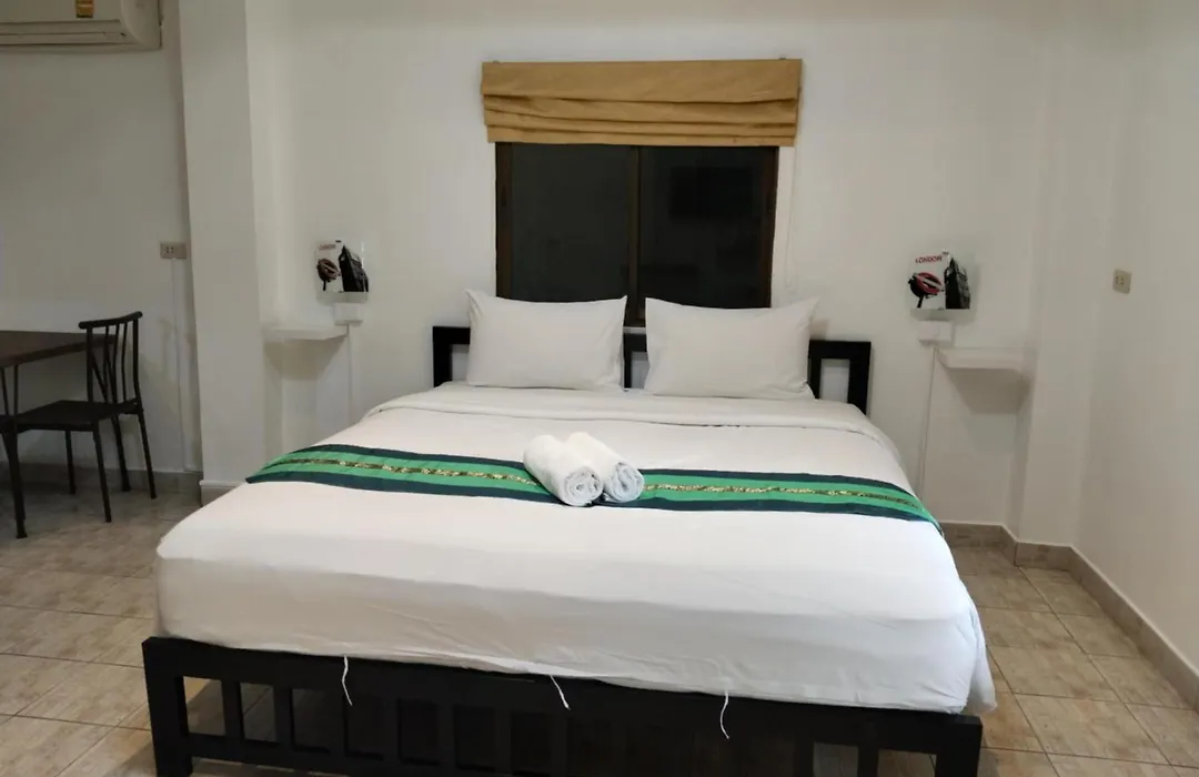 Phratamnak Inn - 100 Meter From Beach-1