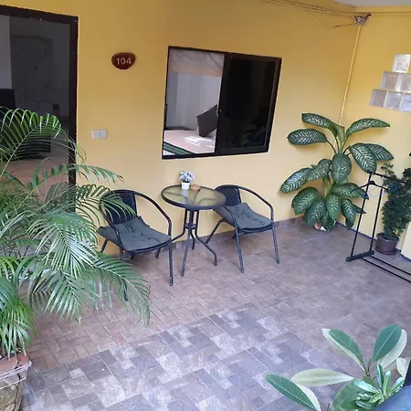 Phratamnak Inn - 100 Meter From Beach-3