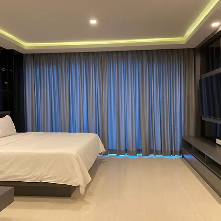 Grand Avenue Condo By Bormon-3