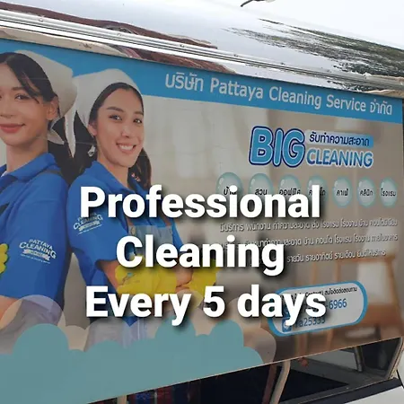 Base Central Pattaya King-Bed-2