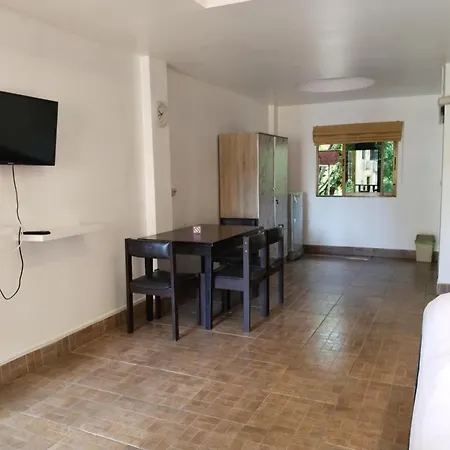 Phratamnak Inn - 100 Meter From Beach-2