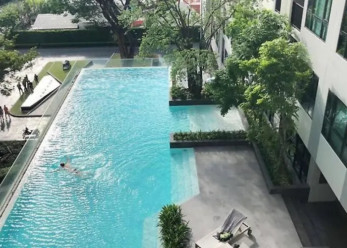 Base Condo Center Of Rooftop Swimming Pool