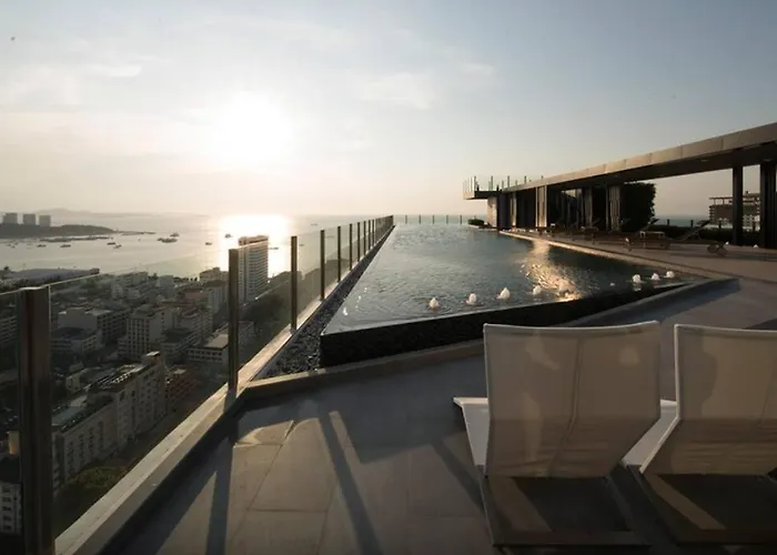 Base Condo Center Of Rooftop Swimming Pool