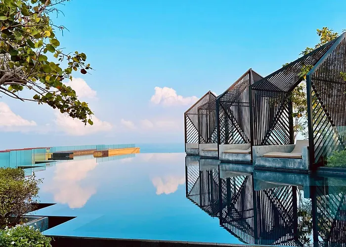 Edge Sea View Holiday Inn Pattaya Central