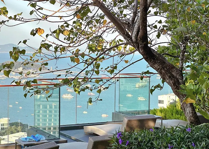 Edge Sea View Holiday Inn Pattaya Central