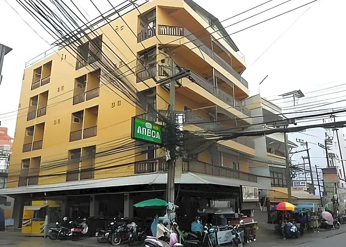 Nikom Court