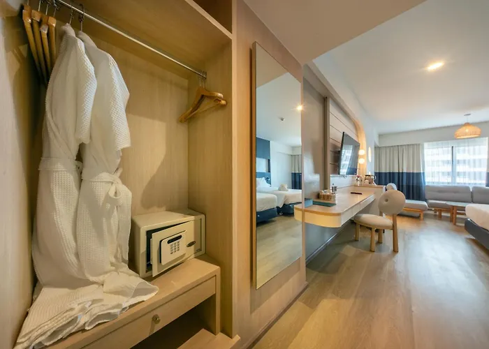 Jomtien Palm Beach Hotel & Resort - Family-Friendly